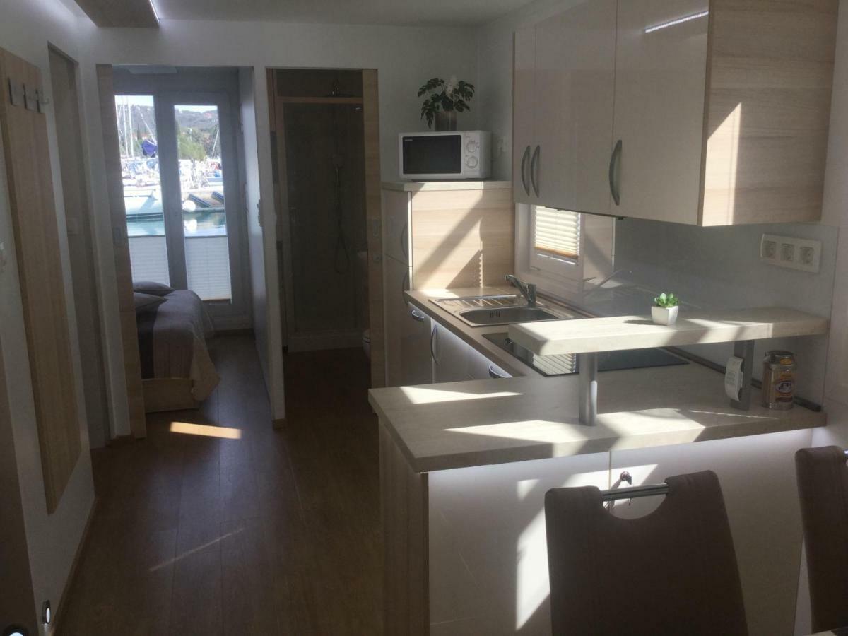 Floating Sea House Shark 1 Apartment Lucija Bagian luar foto